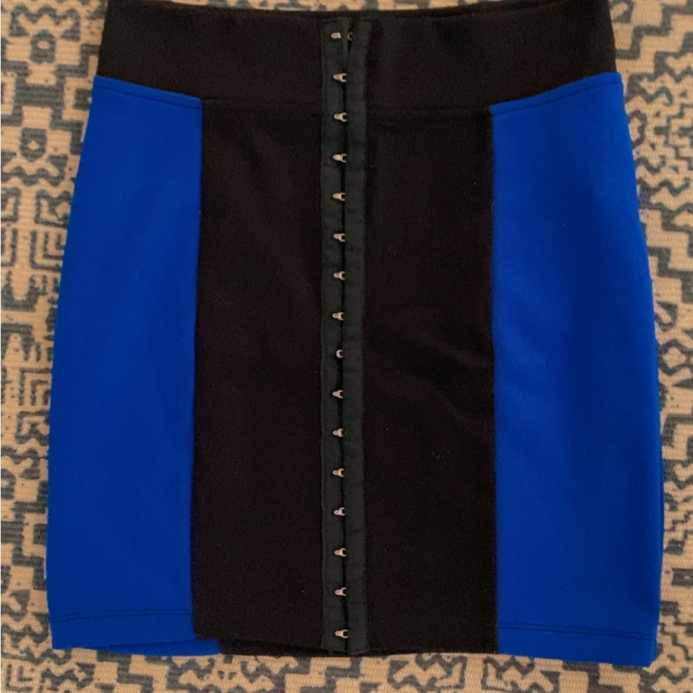 Elegant Blue and Black Women's Skirt - Picture 2 of 2